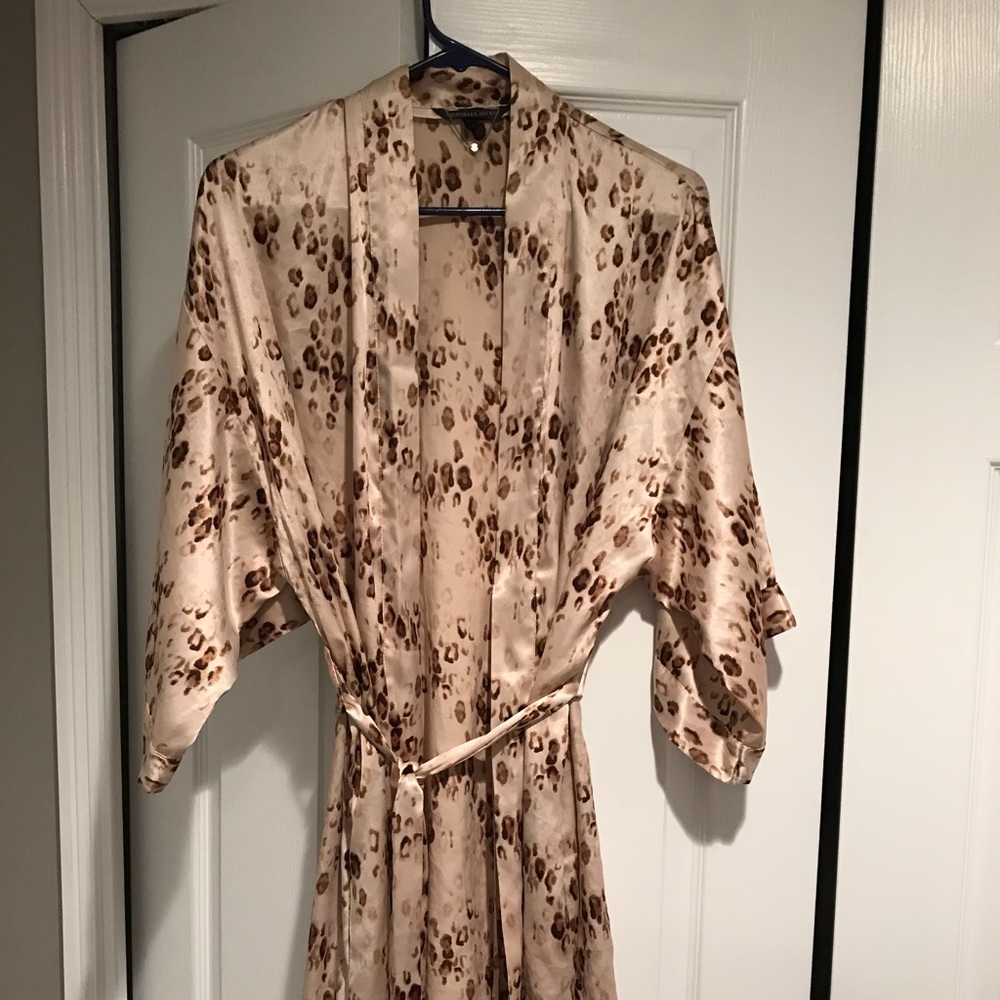 Victoria’s secret satin leopard rob